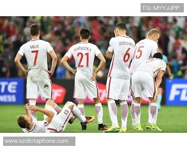 重庆足球队与北京足球队赛后复盘分析意识的差异与启示