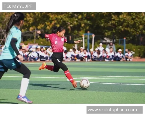 足球明星走进校园传递梦想与激情激励年轻学子追逐足球之路 足球明星走进校园传递梦想与激情激励年轻学子追逐足球之路