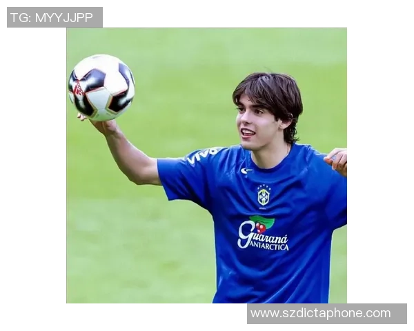 国外足球明星训练时的精彩瞬间与独特风采展示